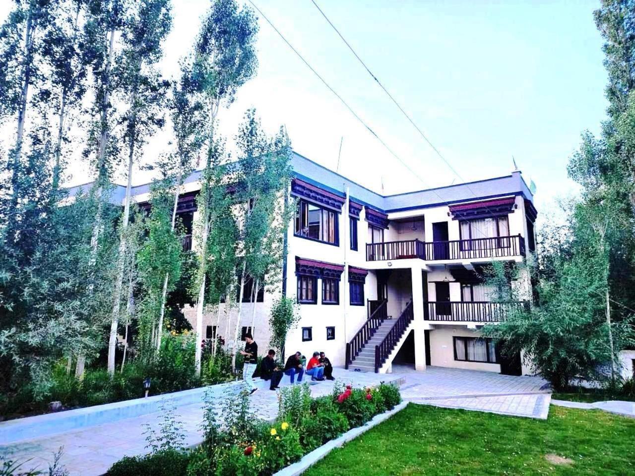 Shalla Heritage Hotel Stak Exterior photo